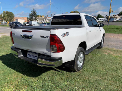 Toyota Hilux 2.8 Cd Sr 177cv 4x4 2017