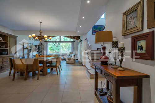 Impecable Casa En Barrio La Masia, Pilar