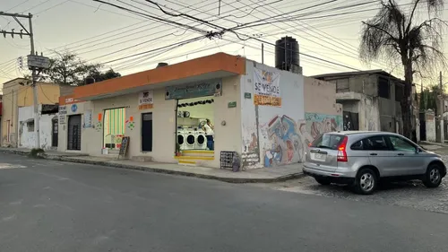 Casa Con 3 Locales Comerciales En Colonia Benito Juárez Auditorio