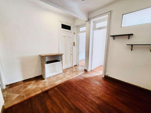 Apartamento En Venta, 2 Dormitorios, En Centro.