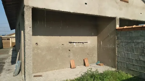 Casa 2 Dormitórios Em Bairro Residencial, Próximo A Comércios, Escolas, Transportes E Muito Mais!