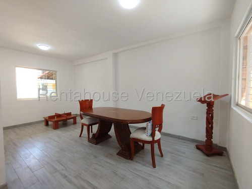 Townhouse En Alquiler Urb. Valle Jardín, Maracay 25-13740 Ki