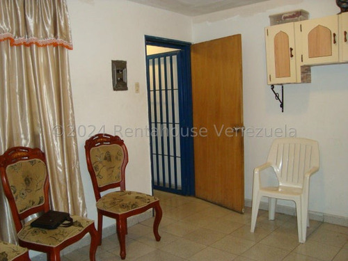 Mls #25-2853 A Pocos Pasos De La Av. San Martín