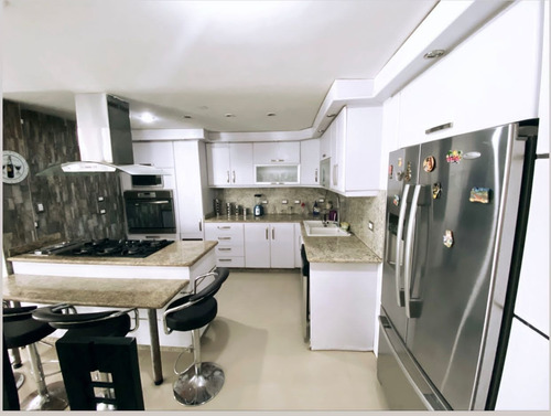 Imagen 11 de 15 de Venta De Casa Quinta, Sector Colinas De Pirineos. Adlz
