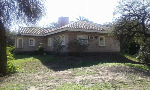 Importante Casa En El Barrio Zanjon