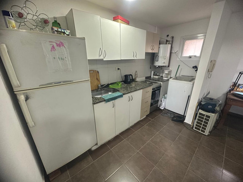 Venta Departamento 1 Dorm, Alberdi Sobre Av Colon.