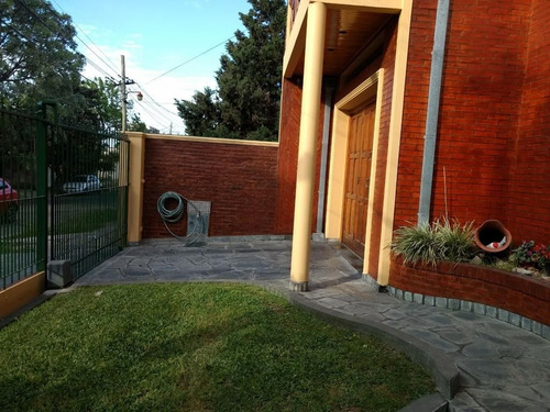 Imagen 2 de 27 de Casa 6 Ambientes En Caseros, Tres De Febrero