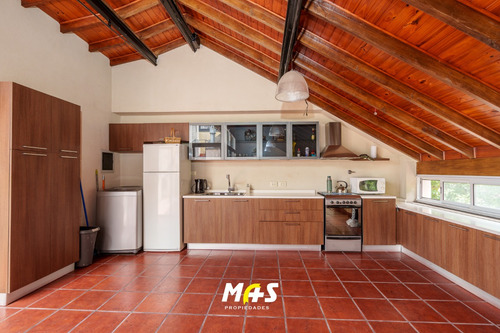 Villa Del Parque. Casa En Venta 5 Amb. Gge. Quincho Impecable!