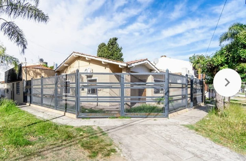 Casa 4 Ambientes 250 Mts 2 Con Garage Doble ,patio Con Parrilla . Mas Departamento 3 Ambientes . Republica De Chile 600 Y Simbron Villa Luzuriaga