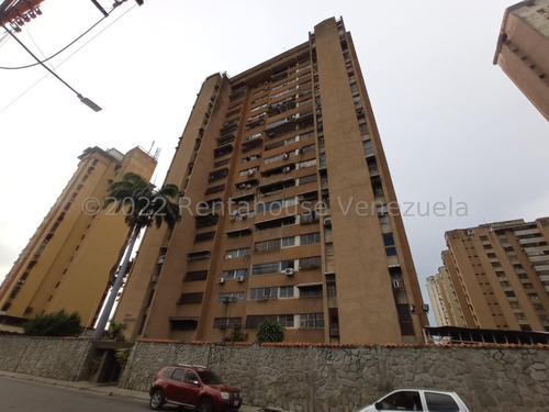 Amplio Y Cómodo Apartamento Con Excelente Ubicación En Maracay Cercano A Comercios 