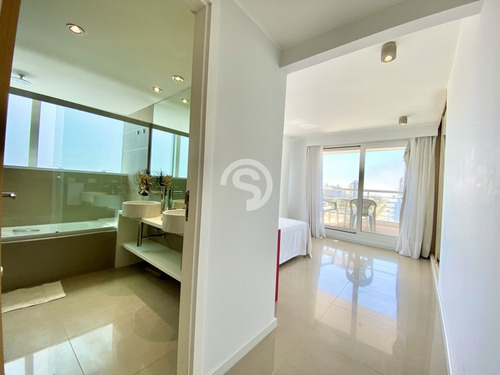 Apartamento En Mansa - Punta Del Este- Ref: 4566