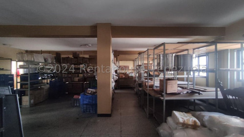 Maritza Lucena Alquila Local En Barquisimeto, #25-966- Para Establecer Un Negocio Prospero, Alta Afluencia Vehicular Y Peatonal, Mostrador, Almacén, Oficinas, Alarmas, Santamarías Eléctricas.