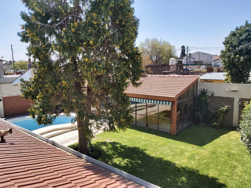 Importante Chalet Sobre 2 Lotes El Palomar.