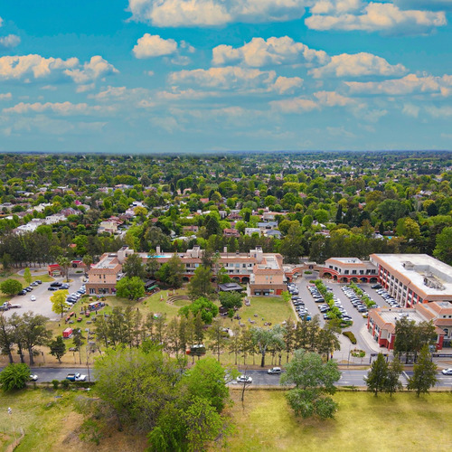 Tu Local En Pueblo Caamaño, Pilar Centro Comercial A Metros De Panamericana Ramal Pilar, Rodeado De Barrios Privados Y Clubes. ¡la Ubicación Perfecta Para Tu Negocio!