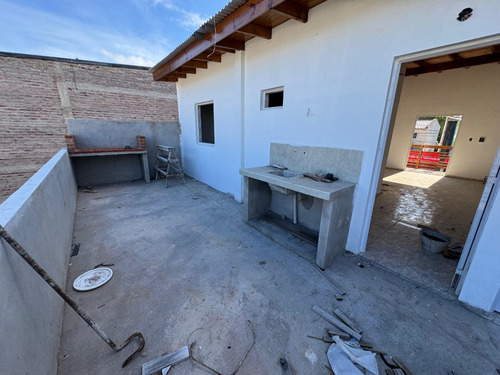 Venta Deptos En Pozo Calle 2 Entre 69 Y 70 Mar Del Tuyú Al Frente En 1° Piso