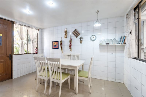 Imagen 11 de 26 de Exquisita Casa 5 Dorm. En Calle Tranquila Golf De Manquehue