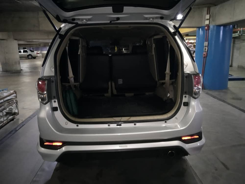 Imagen 6 de 16 de Toyota Fortuner