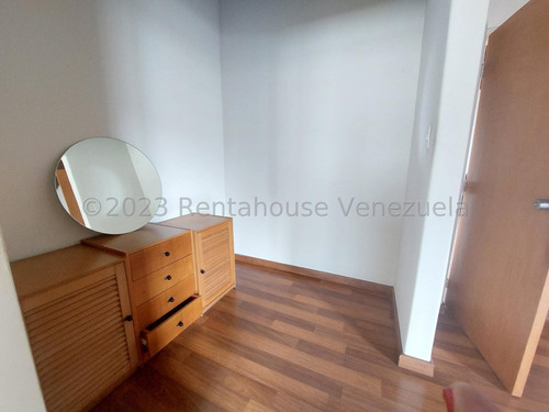 Casa En Venta En Alto Prado Caracas Remodelada Calle Cerrada Terraza