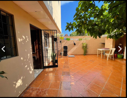 Se Vende Amplia Casa 2 Niveles Con Patio En Corales Del Sur