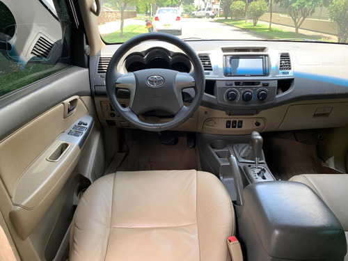 Toyota Fortuner 2.7l 4x4 At