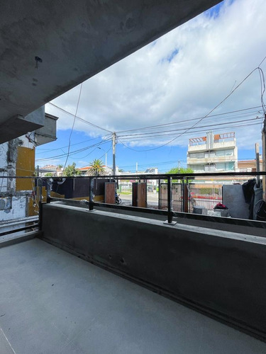 Venta De Apartamento 2 Dormitorios Con Terraza En Malvín.