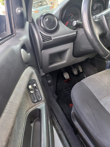Imagen 2 de 12 de Ford Fiesta Max Ambiente Plus