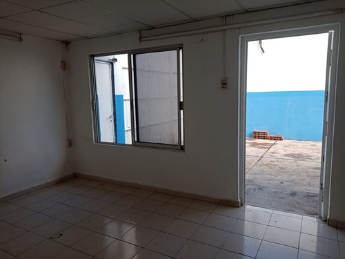 Bodega Comercial Con Oficinas, 200m², Zona Norte Y Zona Portuaria.