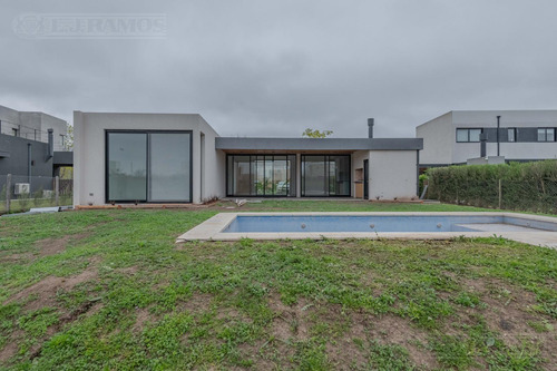 Casa 4 Ambientes En El Canton Golf - Pg