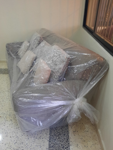 Vendo Juego De Muebles Uno De 3 Asientos Y El Otro De 2