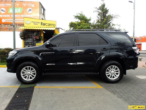 Imagen 5 de 25 de Toyota Fortuner Urbana Sr5
