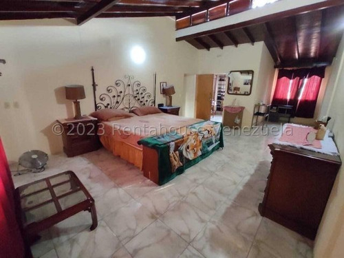 Imagen 21 de 27 de Amplia Casa En Venta Urb. Piedra Pintada La Victoria 23-18371 Ejc 04243439046