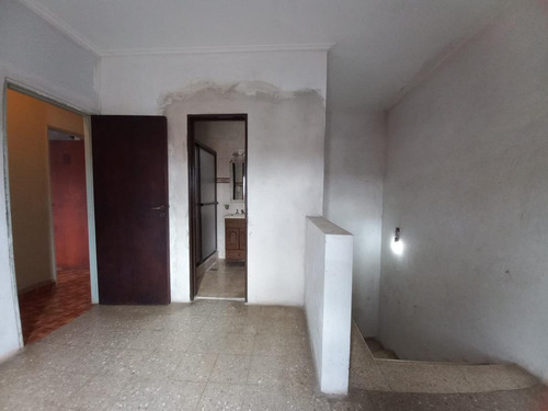 Imagen 25 de 27 de Casa 3 Dormitorios - Barrio El Carmen - Berisso-123 31 Y 32