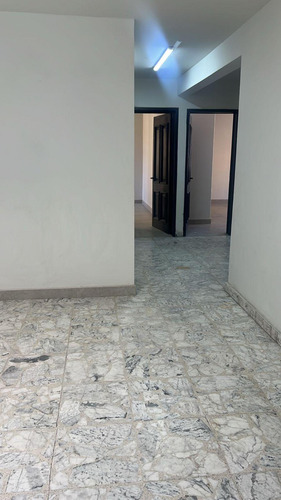Local O Oficina Comercial En El Centro, Lagos De Moreno, Jal. Uso Comercial