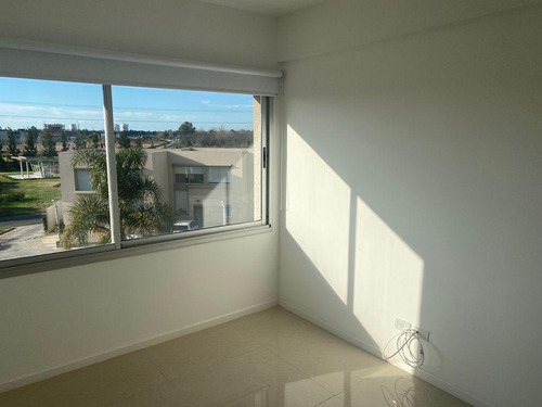 Venta Depto.3 Amb. Sobre El Lago Central En Acqua Golf, Nordelta