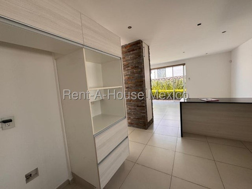 Zibatá. Venta - Casa En Esquina Con Estudio Y 3 Recámaras