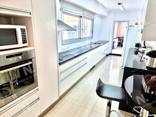Imagen 10 de 22 de Apartamento En Torre Lobos Frente A Playa Brava, 3 Suites Y Servicio - Punta Del Este Brava