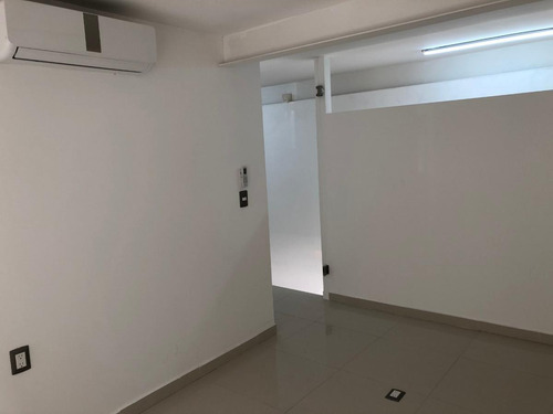 Imagen 18 de 20 de Local Comercial En Venta O Renta, Con Cubiculos Y Tapanco, En Cumbres Del Lago, Juriquilla Queretaro.