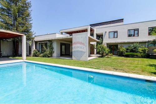 Linda Casa En Lo Barnechea: Espacios Y Comodidad
