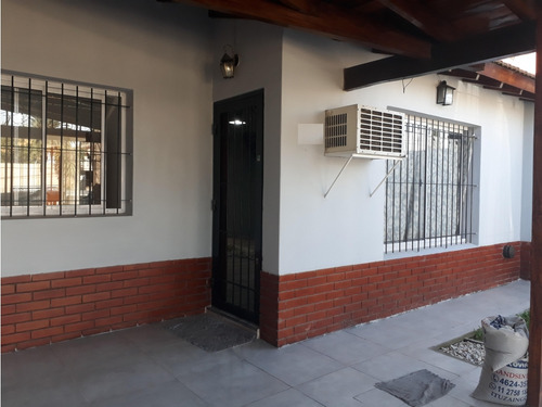 Casa 5 Ambientes En 2 Plantas Vende-permuta-ituzaingo Norte