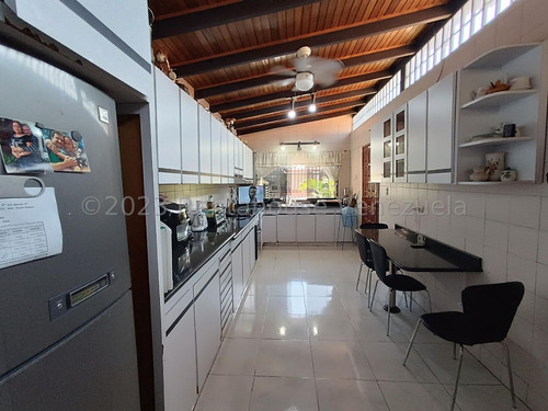 24-13391 Hermosa Casa En Venta, Urb. Los Samanes, Maracay Mord