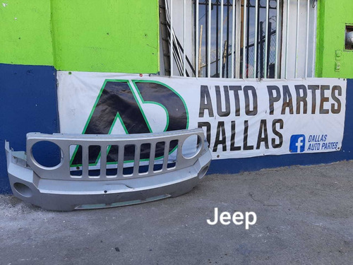 Facia Delantera De Jeep