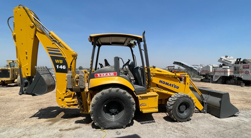 Retroexcavadora Komatsu 4x4 2011
