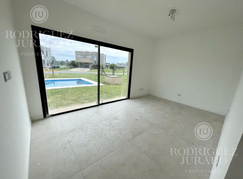 Oportunidad! Casa En Venta En Barrio San Sebastian Area 5