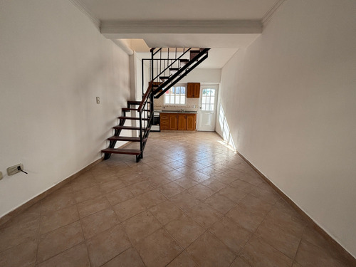 Venta Dúplex 2 Dormitorios Ramos Mejía Con Cochera