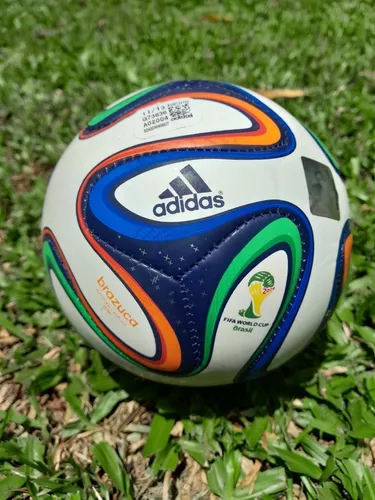 Bola da Copa de 2014 é apresentada no Rio