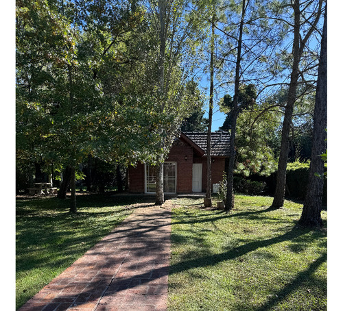 Excelente Chalet De Categoria Sobre Amplio Parque Con Bosque
