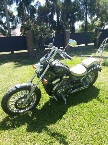 Suzuki Intruder 700