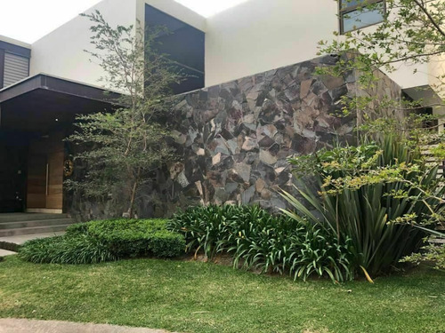 Residencia De Super Lujo En Valle Real Dentro De Coto Y Con