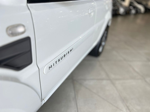 Mitsubishi Pajero TR4 2.0 4x2 Flex Aut. 5p