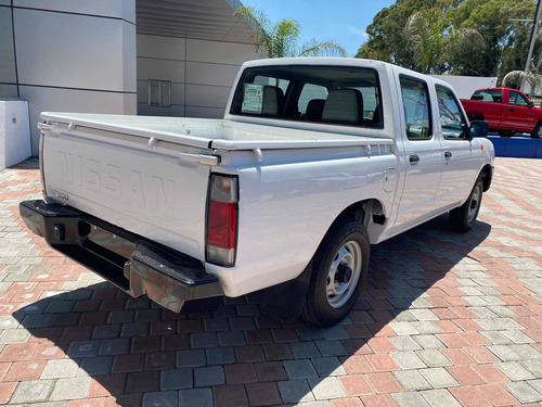 Imagen 6 de 14 de Nissan Np300 2.4 Doble Cabina 4x2